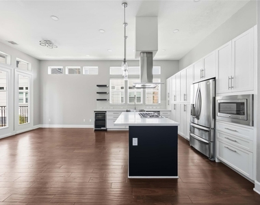 708 Schwartz Street - Photo Thumbnail 12