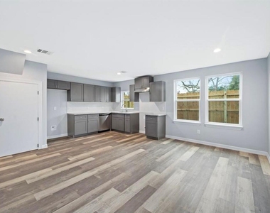6614 Haight Street - Photo Thumbnail 3