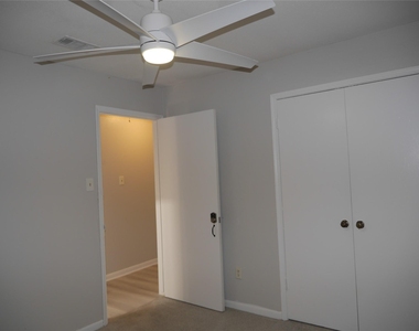 7410 Canasta Lane - Photo Thumbnail 14