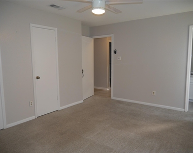 7410 Canasta Lane - Photo Thumbnail 16