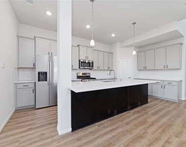 720 Lake Lacosta Drive - Photo Thumbnail 14