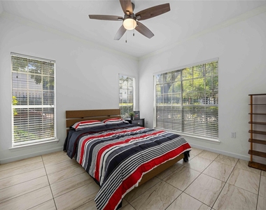 3231 Allen Parkway - Photo Thumbnail 7