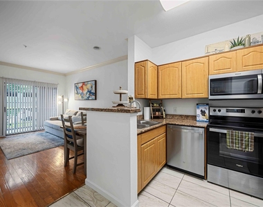 3231 Allen Parkway - Photo Thumbnail 2