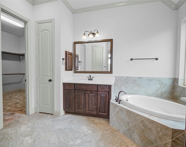 1644 Longwood Glen Lane - Photo Thumbnail 35