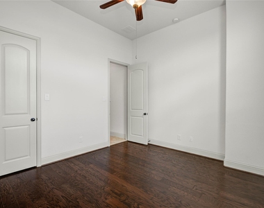 1644 Longwood Glen Lane - Photo Thumbnail 8