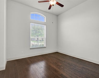 1644 Longwood Glen Lane - Photo Thumbnail 7