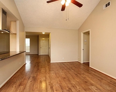 12623 Westella Drive - Photo Thumbnail 10