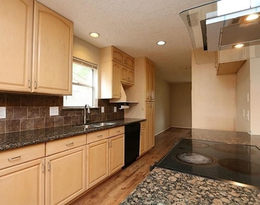 12623 Westella Drive - Photo Thumbnail 6