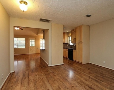 12623 Westella Drive - Photo Thumbnail 3