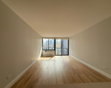 West 48th Street - Photo Thumbnail 2