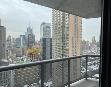 West 48th Street - Photo Thumbnail 1
