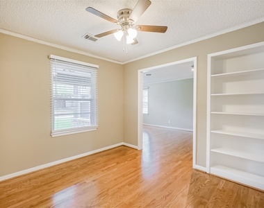 4613 Braeburn Drive - Photo Thumbnail 4