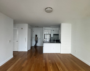 West 57th Street - Photo Thumbnail 13