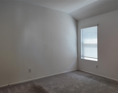 7518 Angels Landing Ln - Photo Thumbnail 12