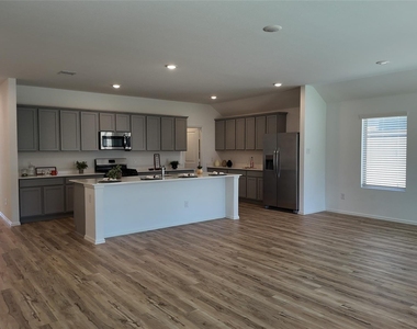 7518 Angels Landing Ln - Photo Thumbnail 5