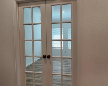 7518 Angels Landing Ln - Photo Thumbnail 9