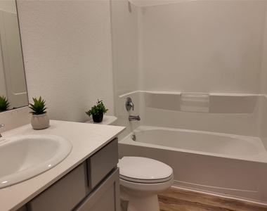 7518 Angels Landing Ln - Photo Thumbnail 13