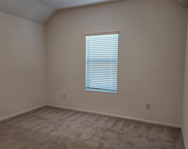 7518 Angels Landing Ln - Photo Thumbnail 11