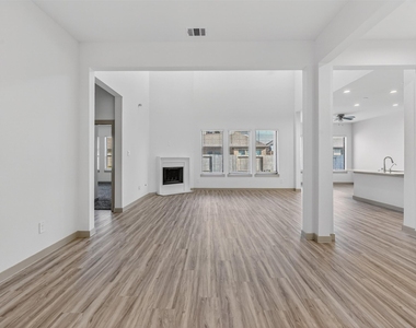 818 Kingwood Drive - Photo Thumbnail 11