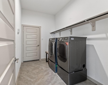 818 Kingwood Drive - Photo Thumbnail 13