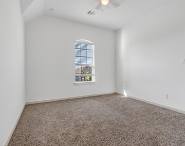 818 Kingwood Drive - Photo Thumbnail 26