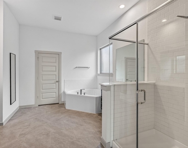 818 Kingwood Drive - Photo Thumbnail 22