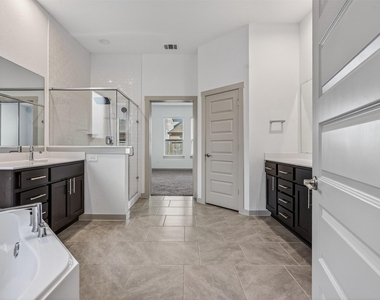 818 Kingwood Drive - Photo Thumbnail 24
