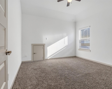 818 Kingwood Drive - Photo Thumbnail 28