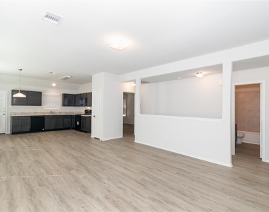 8526 Middleton Oaks Circle - Photo Thumbnail 6