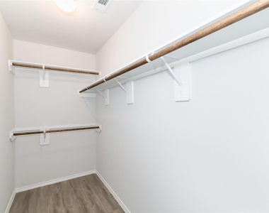 8526 Middleton Oaks Circle - Photo Thumbnail 10