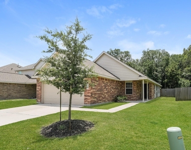 8526 Middleton Oaks Circle - Photo Thumbnail 2