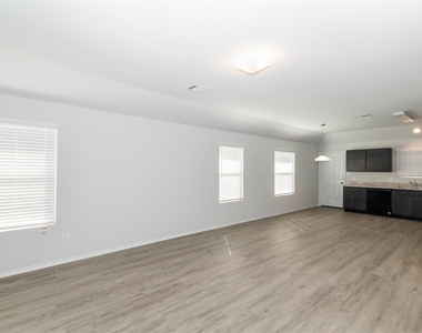 8526 Middleton Oaks Circle - Photo Thumbnail 7