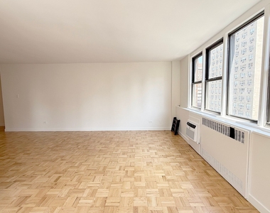East 79th Street - Photo Thumbnail 2