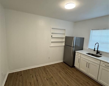 2016 E Clifton Street - Photo Thumbnail 4