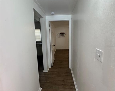 2016 E Clifton Street - Photo Thumbnail 2