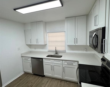 2016 E Clifton Street - Photo Thumbnail 6