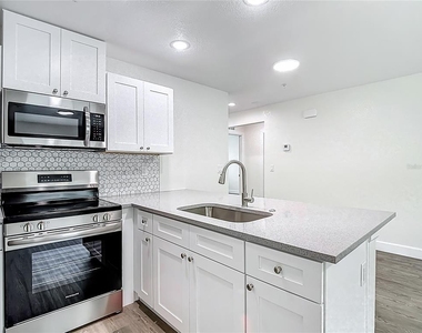326 S Grosse Avenue - Photo Thumbnail 15