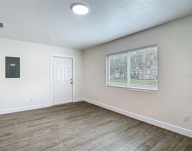 326 S Grosse Avenue - Photo Thumbnail 14