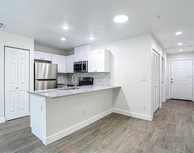 326 S Grosse Avenue - Photo Thumbnail 7
