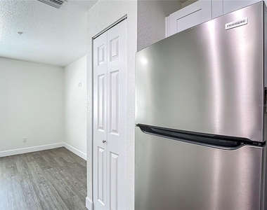 326 S Grosse Avenue - Photo Thumbnail 18