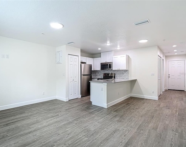 326 S Grosse Avenue - Photo Thumbnail 10