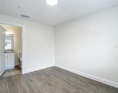 326 S Grosse Avenue - Photo Thumbnail 22