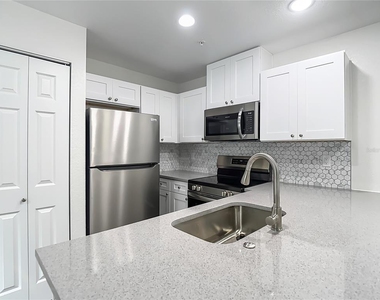326 S Grosse Avenue - Photo Thumbnail 6