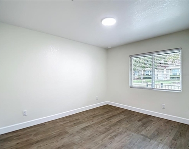 326 S Grosse Avenue - Photo Thumbnail 27