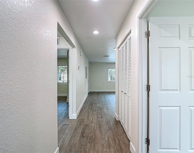 326 S Grosse Avenue - Photo Thumbnail 5