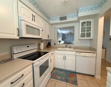 3668 Trophy Boulevard - Photo Thumbnail 10