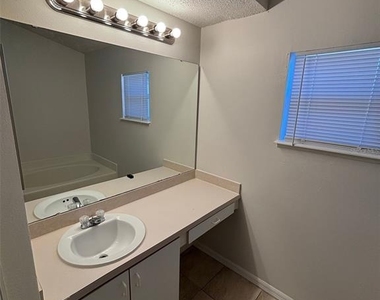 205 Churchill Court - Photo Thumbnail 18