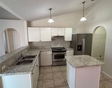 205 Churchill Court - Photo Thumbnail 5