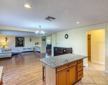 12827 Oulton Circle - Photo Thumbnail 7