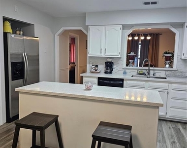 1745 Foxcreek Lane - Photo Thumbnail 14